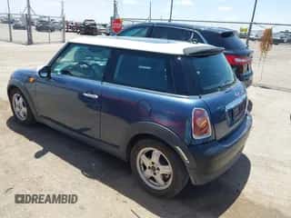 2009 MINI Hardtop with VIN WMWMF33509TW78295, listed as a IAAI auction lot 42293731 with 105,109 mi miles and . Bid and sale history available at DreamBid. Image 3.