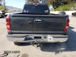 2003 Chevrolet Silverado 1500HD LS z VIN 1GCGK13UX3F176455, wystawiony jako Copart lot #53900295 z przebiegiem 93 245 mil mil oraz Szkoda całkowita • Salvage title. Historia ofert i sprzedaży dostępna na DreamBid. Obrazek 6.