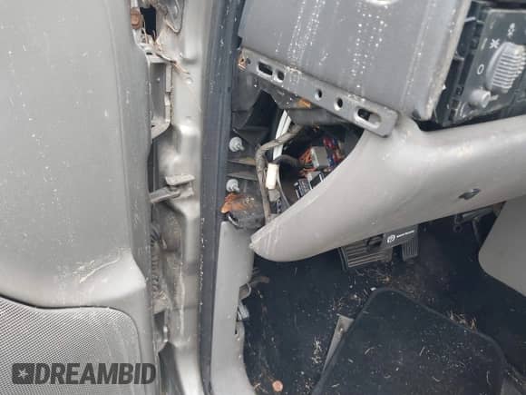 2000 Chevrolet Tahoe LT with VIN 1GNEK13TXYJ173159, listed as a IAAI auction lot 41019840 with Not provided miles and . Bid and sale history available at DreamBid. Image 15.