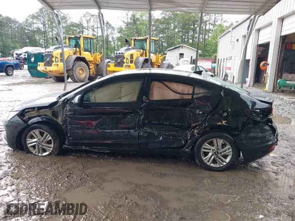 2019 Hyundai Elantra SEL z VIN 5NPD84LF3KH497536, wystawiony jako IAAI lot #42207993 z przebiegiem 77 712 mil mil oraz . Historia ofert i sprzedaży dostępna na DreamBid. Obrazek 6.