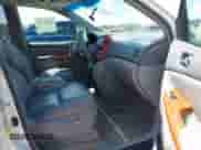 2007 Toyota Sienna XLE z VIN 5TDZK22C87S082670, wystawiony jako IAAI lot #42340249 z przebiegiem 227 064 mil mil oraz . Historia ofert i sprzedaży dostępna na DreamBid. Obrazek 5.