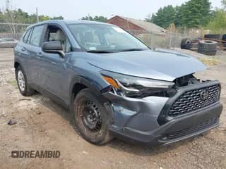 2024 Toyota Corolla Cross L с VIN 7MUAAABG1RV099977, выставлен на аукционе IAAI как лот 42909235 с пробегом 8 615 миль миль и . История ставок и продаж доступна на DreamBid. Изображение 1.