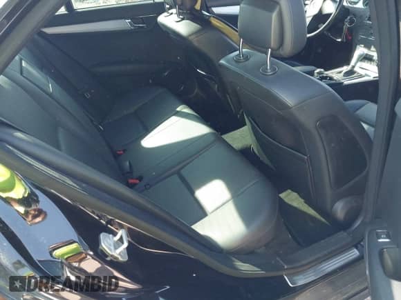 2008 Mercedes-Benz C 300 Sport z VIN WDDGF81X28F168261, wystawiony jako IAAI lot #43454316 z przebiegiem 214 943 mil mil oraz . Historia ofert i sprzedaży dostępna na DreamBid. Obrazek 8.