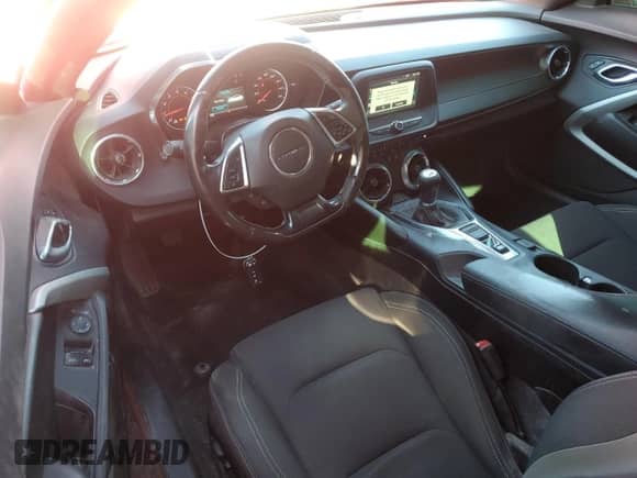 2018 Chevrolet Camaro 1LS z VIN 1G1FA1RX4J0145310, wystawiony jako Copart lot #83855925 z przebiegiem 66 633 mil mil oraz Szkoda całkowita • Salvage title. Historia ofert i sprzedaży dostępna na DreamBid. Obrazek 8.