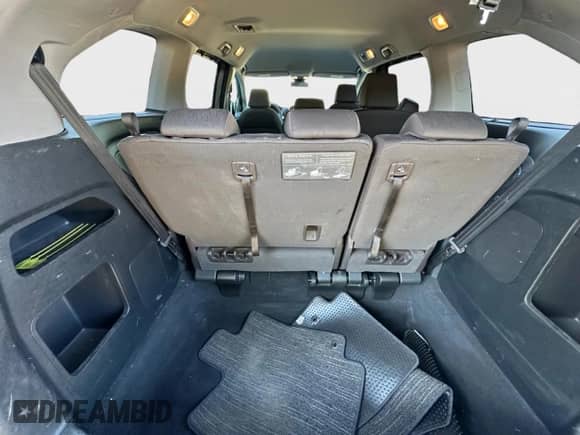 2023 Honda Odyssey EX z VIN 5FNRL6H53PB039193, wystawiony jako Copart lot #85011005 z przebiegiem 231 876 mil mil oraz Czysty tytuł • Clean title. Historia ofert i sprzedaży dostępna na DreamBid. Obrazek 14.