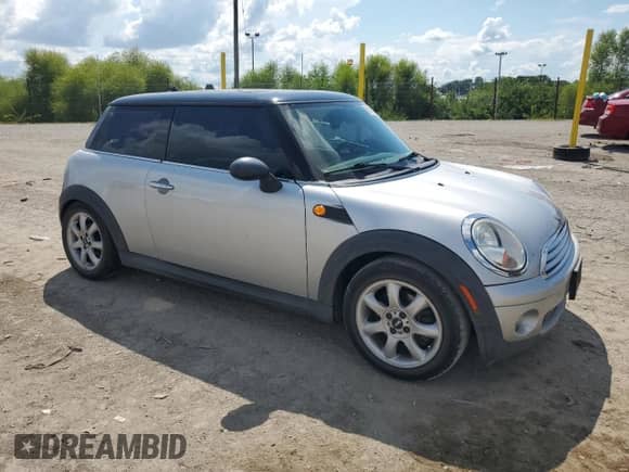 2007 MINI Hardtop with VIN WMWMF33597TT56851, listed as a Copart auction lot 68785325 with 140,683 mi miles and Salvage title. Bid and sale history available at DreamBid. Image 4.