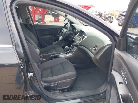 2014 Chevrolet Cruze 1LT с VIN 1G1PC5SB6E7351634, выставлен на аукционе IAAI как лот 43114165 с пробегом 111 804 миль миль и . История ставок и продаж доступна на DreamBid. Изображение 5.