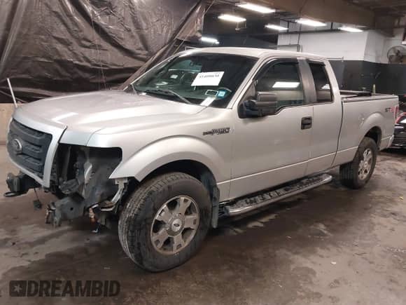 2010 Ford F-150 XL z VIN 1FTEX1EW8AFC67521, wystawiony jako IAAI lot #41408030 z przebiegiem 137 121 mil mil oraz . Historia ofert i sprzedaży dostępna na DreamBid. Obrazek 19.