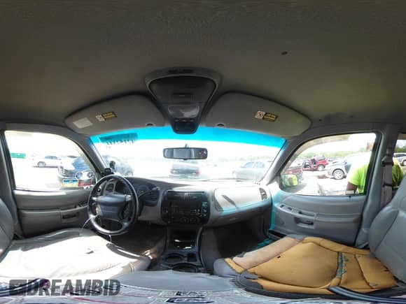 1999 Ford Explorer XLT с VIN 1FMZU32P8XZA39072, выставлен на аукционе IAAI как лот 42152344 с пробегом 188 379 миль миль и . История ставок и продаж доступна на DreamBid. Изображение 18.