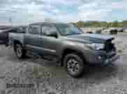 2022 Toyota Tacoma TRD Off Road with VIN 3TMCZ5AN4NM515100, listed as a Copart auction lot 84576995 with 33,917 mi miles and Salvage title. Bid and sale history available at DreamBid. Image 4.