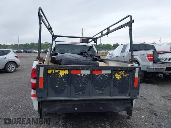 2006 Ford F-150 XL z VIN 1FTRF12W76NB24632, wystawiony jako IAAI lot #42779853 z przebiegiem 202 298 mil mil oraz . Historia ofert i sprzedaży dostępna na DreamBid. Obrazek 16.