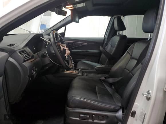 2021 Honda Passport EX-L z VIN 5FNYF8H5XMB033837, wystawiony jako Copart lot #71701255 z przebiegiem 67 044 mil mil oraz Czysty tytuł • Clean title. Historia ofert i sprzedaży dostępna na DreamBid. Obrazek 7.