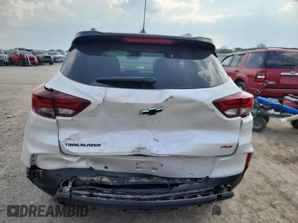 2021 Chevrolet TrailBlazer RS z VIN KL79MTSLXMB180843, wystawiony jako Copart lot #80158265 z przebiegiem 60 806 mil mil oraz Szkoda całkowita • Salvage title. Historia ofert i sprzedaży dostępna na DreamBid. Obrazek 6.
