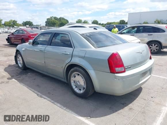 2005 Chrysler 300 Touring с VIN 2C3AA53GX5H512654, выставлен на аукционе IAAI как лот 43112900 с пробегом 227 996 миль миль и . История ставок и продаж доступна на DreamBid. Изображение 3.