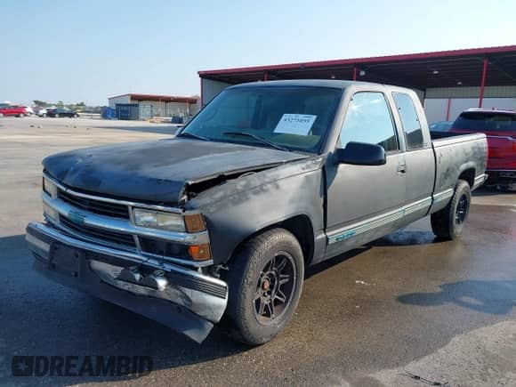 1997 Chevrolet Silverado 1500 with VIN 2GCEC19R5V1278473, listed as a IAAI auction lot 43271055 with 307,129 mi miles and . Bid and sale history available at DreamBid. Image 2.