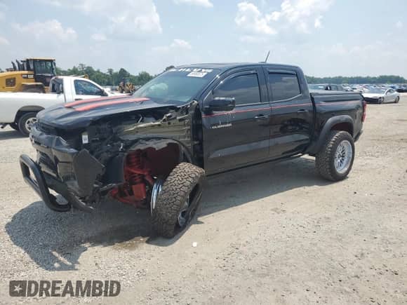 2024 Chevrolet Colorado 4WD ZR2 z VIN 1GCPTFEK4R1295419, wystawiony jako Copart lot #56980875 z przebiegiem 29 908 mil mil oraz Szkoda całkowita • Salvage title. Historia ofert i sprzedaży dostępna na DreamBid. Obrazek 1.