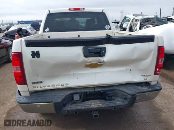 2011 Chevrolet Silverado 1500 LT z VIN 3GCPKSE38BG358968, wystawiony jako IAAI lot #43393436 z przebiegiem 187 947 mil mil oraz . Historia ofert i sprzedaży dostępna na DreamBid. Obrazek 6.
