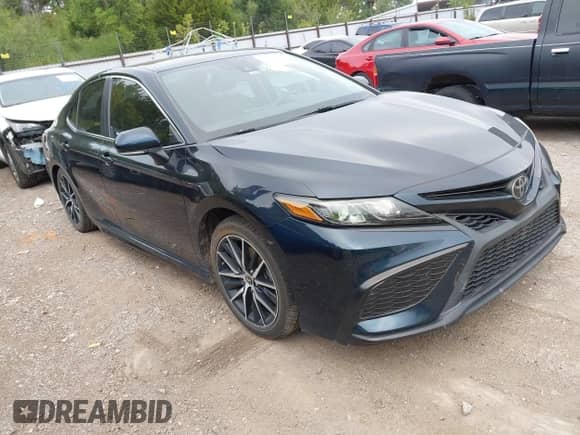 2021 Toyota Camry SE Nightshade z VIN 4T1T11AK9MU430894, wystawiony jako IAAI lot #43127250 z przebiegiem 80 059 mil mil oraz . Historia ofert i sprzedaży dostępna na DreamBid. Obrazek 1.