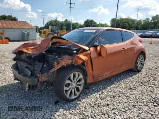 2013 Hyundai Veloster w/Black Int z VIN KMHTC6AD9DU094754, wystawiony jako Copart lot #64644975 z przebiegiem 165 871 mil mil oraz Szkoda całkowita • Salvage title. Historia ofert i sprzedaży dostępna na DreamBid. Obrazek 1.