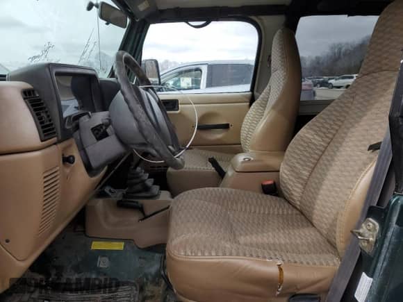 2000 Jeep Wrangler SE с VIN 1J4FA29P7YP788923, выставлен на аукционе Copart как лот 45281235 с пробегом 153 691 миль миль и Списание • Salvage title. История ставок и продаж доступна на DreamBid. Изображение 7.