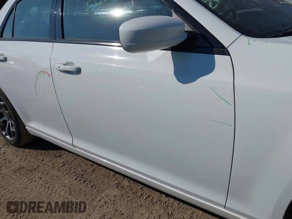 2015 Chrysler 300 S с VIN 2C3CCABG4FH872498, выставлен на аукционе IAAI как лот 43212179 с пробегом 164 512 миль миль и . История ставок и продаж доступна на DreamBid. Изображение 17.