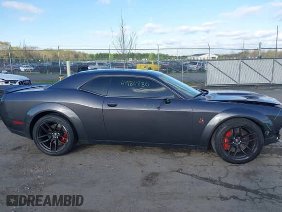 2022 Dodge Challenger R/T Scat Pack z VIN 2C3CDZFJ6NH192070, wystawiony jako IAAI lot #41984234 z przebiegiem 32 081 mil mil oraz . Historia ofert i sprzedaży dostępna na DreamBid. Obrazek 13.