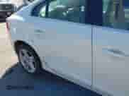 2015 Volvo S60 T5 Premier с VIN YV1612TB6F1306374, выставлен на аукционе IAAI как лот 41754953 с пробегом 117 508 миль миль и . История ставок и продаж доступна на DreamBid. Изображение 17.