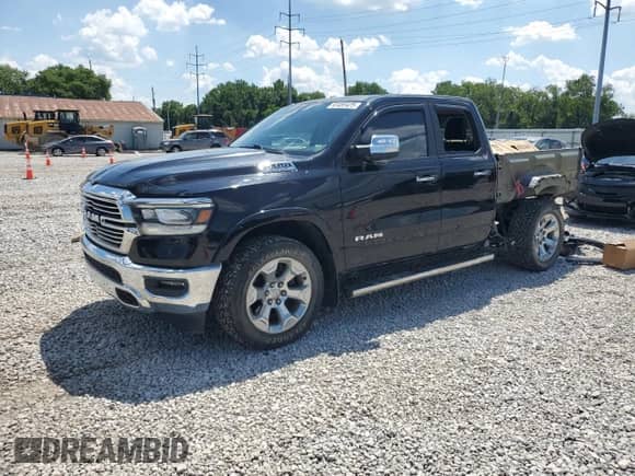 2019 Ram 1500 Laramie z VIN 1C6SRFDT5KN848846, wystawiony jako Copart lot #63485425 z przebiegiem 135 596 mil mil oraz Szkoda całkowita • Salvage title. Historia ofert i sprzedaży dostępna na DreamBid. Obrazek 1.