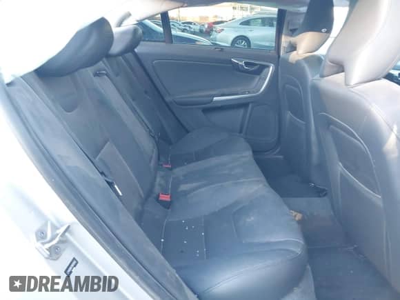 2017 Volvo S60 Inscription с VIN LYV402HK7HB133405, выставлен на аукционе IAAI как лот 41331529 с пробегом Не указан миль и . История ставок и продаж доступна на DreamBid. Изображение 8.