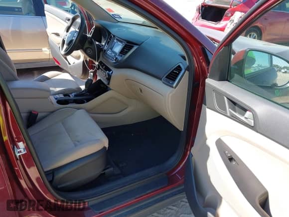 2017 Hyundai Tucson SE z VIN KM8J23A46HU596099, wystawiony jako IAAI lot #43397081 z przebiegiem 142 256 mil mil oraz . Historia ofert i sprzedaży dostępna na DreamBid. Obrazek 5.