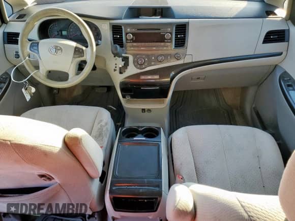 2012 Toyota Sienna LE с VIN 5TDKK3DC2CS270793, выставлен на аукционе Copart как лот 85106675 с пробегом 266 356 миль миль и Списание • Salvage title. История ставок и продаж доступна на DreamBid. Изображение 8.