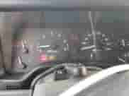 1998 Jeep Wrangler Sport z VIN 1J4FY19S2WP735215, wystawiony jako Copart lot #81622595 z przebiegiem 139 976 mil mil oraz Szkoda całkowita • Salvage title. Historia ofert i sprzedaży dostępna na DreamBid. Obrazek 9.