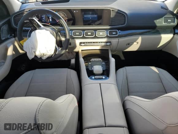 2024 Mercedes-Benz GLS 580 z VIN 4JGFF8FE8RB215195, wystawiony jako Copart lot #86010634 z przebiegiem 10 675 mil mil oraz Szkoda całkowita • Salvage title. Historia ofert i sprzedaży dostępna na DreamBid. Obrazek 8.