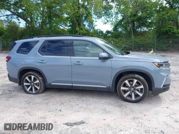 2025 Honda Pilot Touring with VIN 5FNYG2H70SB011614, listed as a IAAI auction lot 42205848 with 37,719 mi miles and . Bid and sale history available at DreamBid. Image 13.