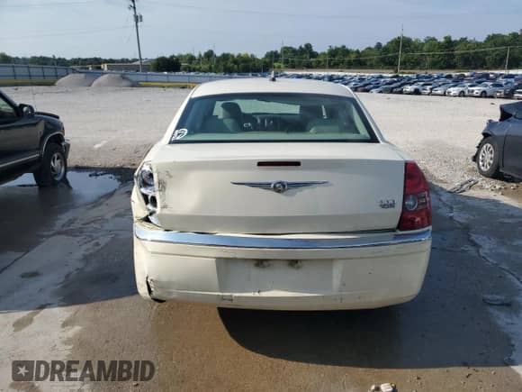 2008 Chrysler 300 Limited z VIN 2C3KA33G78H149209, wystawiony jako Copart lot #66658525 z przebiegiem 136 727 mil mil oraz Nie do naprawy • Non repairable. Historia ofert i sprzedaży dostępna na DreamBid. Obrazek 6.