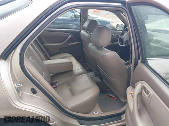 1997 Toyota Camry LE z VIN 4T1BF22K5VU923734, wystawiony jako IAAI lot #43278188 z przebiegiem 164 078 mil mil oraz . Historia ofert i sprzedaży dostępna na DreamBid. Obrazek 8.