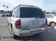 2004 Chevrolet TrailBlazer EXT LS z VIN 1GNES16S546198728, wystawiony jako IAAI lot #41477315 z przebiegiem 219 248 mil mil oraz . Historia ofert i sprzedaży dostępna na DreamBid. Obrazek 3.