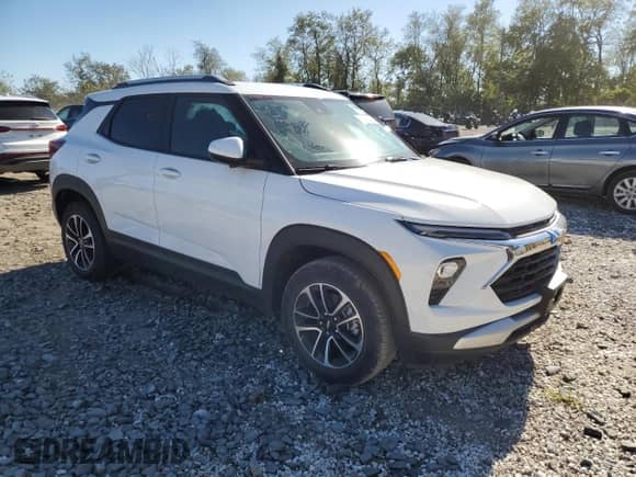 2025 Chevrolet TrailBlazer LT with VIN KL79MRSL0SB218600, listed as a Copart auction lot 86840465 with 6,756 mi miles and Non repairable. Bid and sale history available at DreamBid. Image 4.
