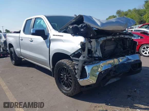 2020 Chevrolet Silverado 1500 LT with VIN 1GCRYDED3LZ233681, listed as a IAAI auction lot 43157962 with 124,586 mi miles and . Bid and sale history available at DreamBid. Image 1.