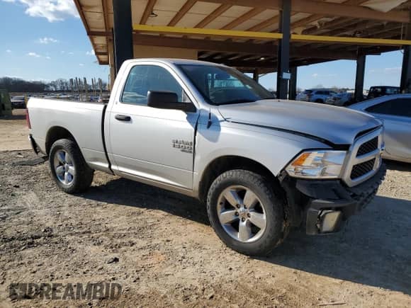 2019 Ram 1500 Express z VIN 3C6JR6AGXKG507499, wystawiony jako Copart lot #42362855 z przebiegiem 102 197 mil mil oraz Szkoda całkowita • Salvage title. Historia ofert i sprzedaży dostępna na DreamBid. Obrazek 4.