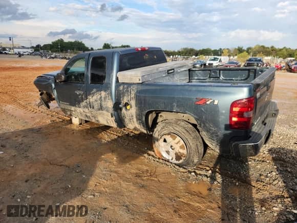 2011 Chevrolet Silverado 1500 LS with VIN 1GCRCREA4BZ360858, listed as a Copart auction lot 81796555 with 272,308 mi miles and Salvage title. Bid and sale history available at DreamBid. Image 2.