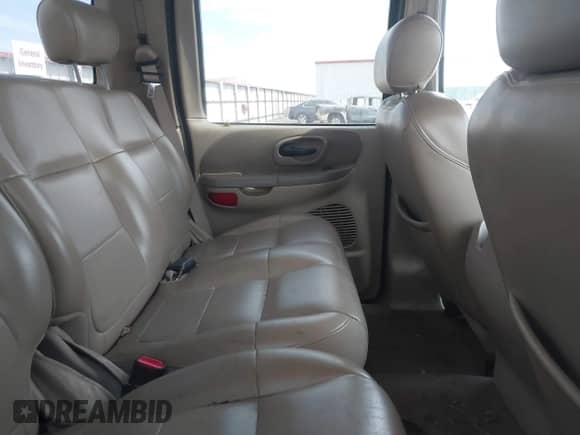 2002 Ford F-150 XLT с VIN 1FTRW08L52KD06204, выставлен на аукционе IAAI как лот 42918315 с пробегом 214 159 миль миль и . История ставок и продаж доступна на DreamBid. Изображение 8.