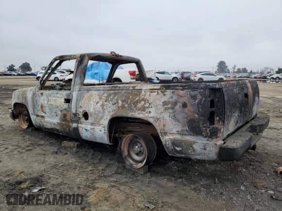 1998 GMC Sierra 1500 z VIN 1GTEC14W8WZ535356, wystawiony jako Copart lot #85422894 z przebiegiem Nie podano mil oraz Nie do naprawy • Non repairable. Historia ofert i sprzedaży dostępna na DreamBid. Obrazek 2.