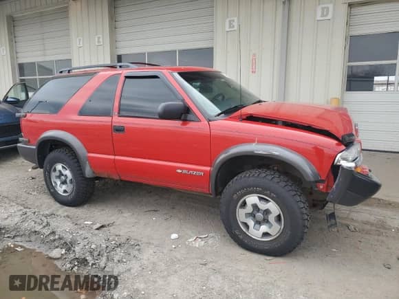 2001 Chevrolet Blazer LS z VIN 1GNCT18W71K247094, wystawiony jako Copart lot #53748065 z przebiegiem 145 695 mil mil oraz Szkoda całkowita • Salvage title. Historia ofert i sprzedaży dostępna na DreamBid. Obrazek 4.