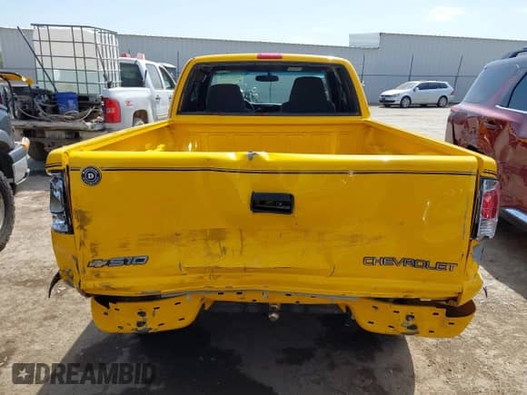 2002 Chevrolet S-10 LS z VIN 1GCDT19W028200046, wystawiony jako IAAI lot #42037525 z przebiegiem 77 778 mil mil oraz . Historia ofert i sprzedaży dostępna na DreamBid. Obrazek 16.