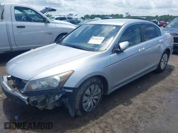 2010 Honda Accord LX z VIN 1HGCP2F33AA054282, wystawiony jako IAAI lot #42381258 z przebiegiem 201 035 mil mil oraz . Historia ofert i sprzedaży dostępna na DreamBid. Obrazek 2.