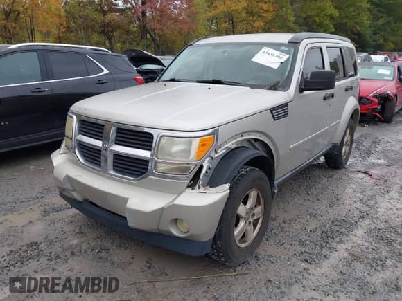 2009 Dodge Nitro SE z VIN 1D8GU28K39W505966, wystawiony jako IAAI lot #43430398 z przebiegiem 222 842 mil mil oraz . Historia ofert i sprzedaży dostępna na DreamBid. Obrazek 6.