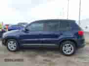 2013 Volkswagen Tiguan SE z VIN WVGAV3AX9DW613283, wystawiony jako IAAI lot #41954359 z przebiegiem 147 525 mil mil oraz . Historia ofert i sprzedaży dostępna na DreamBid. Obrazek 14.