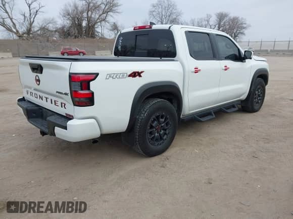 2023 Nissan Frontier SV z VIN 1N6ED1EK9PN615067, wystawiony jako IAAI lot #41554561 z przebiegiem 23 529 mil mil oraz . Historia ofert i sprzedaży dostępna na DreamBid. Obrazek 4.