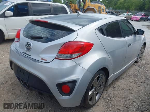 2013 Hyundai Veloster Turbo с VIN KMHTC6AEXDU175173, выставлен на аукционе IAAI как лот 42496567 с пробегом 124 322 миль миль и . История ставок и продаж доступна на DreamBid. Изображение 4.